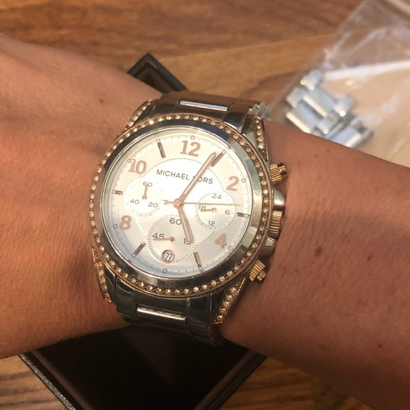 Michael Kors Watch - Picture 5 of 6